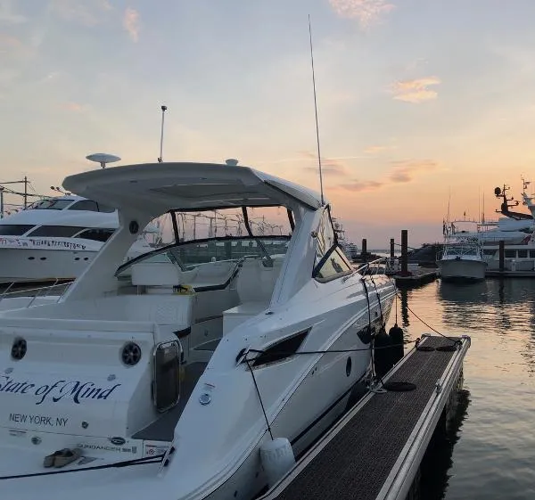 Slide: The Image of Sea Ray 350 Sundancer 2019 - 6