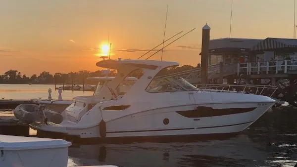 Slide: The Image of Sea Ray 350 Sundancer 2019 - 7