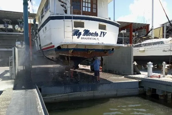 Slide: The Image of Hatteras 61 Motor Yacht 1982 - 6