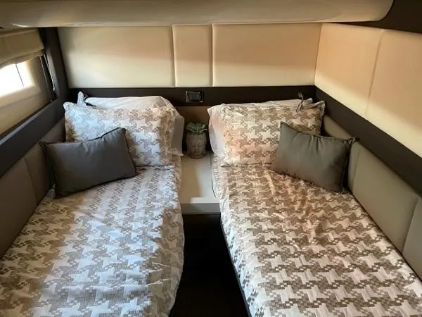 Slide: The Image of Azimut 55S 2018 - 10