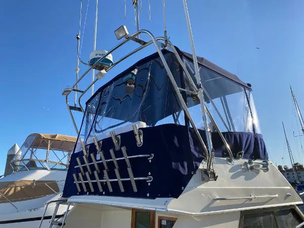 Slide: The Image of Hatteras 32 Flybridge Fisherman 1986 - 2