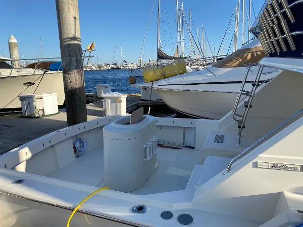 Slide: The Image of Hatteras 32 Flybridge Fisherman 1986 - 3