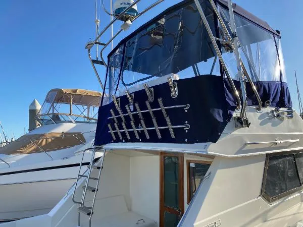 Slide: The Image of Hatteras 32 Flybridge Fisherman 1986 - 7