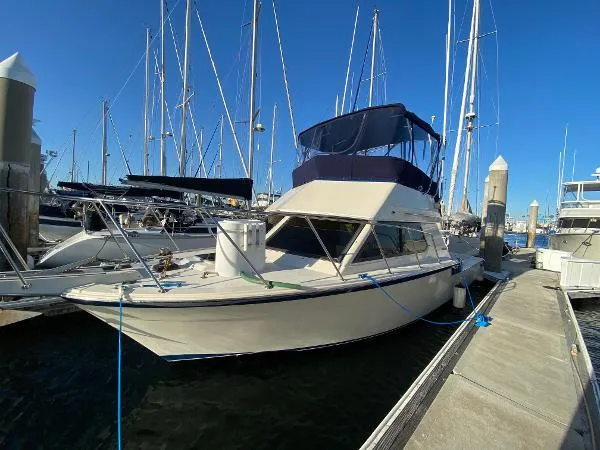 Slide: The Image of Hatteras 32 Flybridge Fisherman 1986 - 8