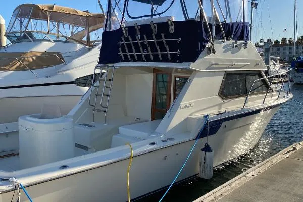 Slide: The Image of Hatteras 32 Flybridge Fisherman 1986 - 9