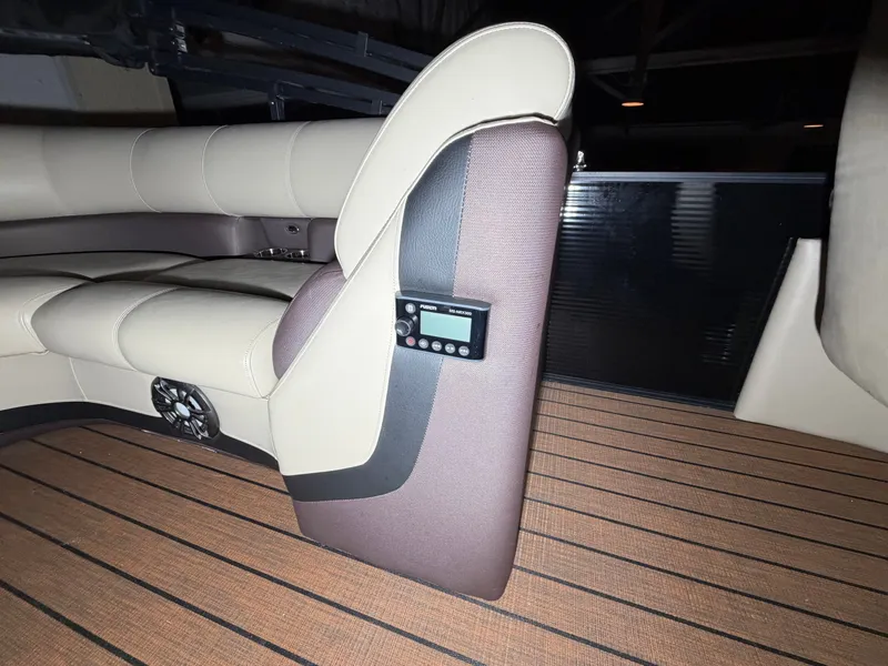 Slide: The Image of Manitou 25 Oasis RF SHP 373 2022 - 12