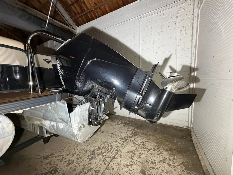 Slide: The Image of Manitou 25 Oasis RF SHP 373 2022 - 3