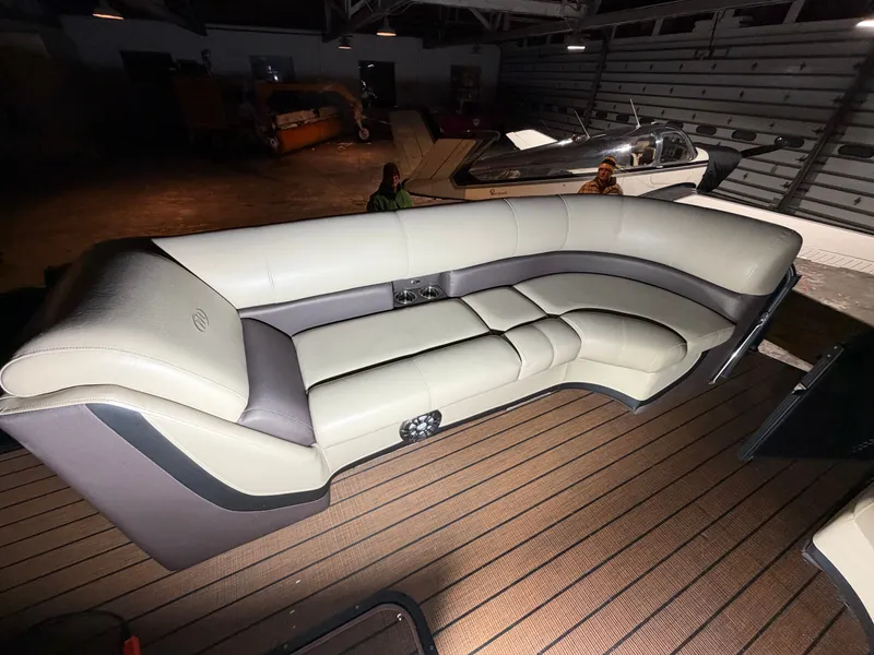 Slide: The Image of Manitou 25 Oasis RF SHP 373 2022 - 4