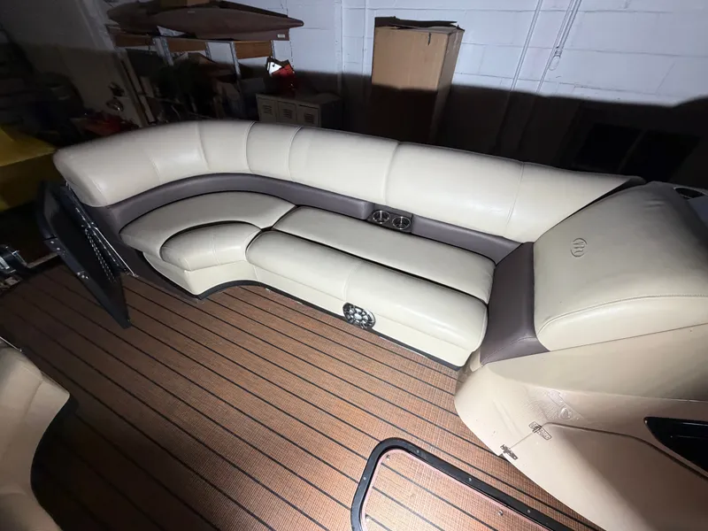 Slide: The Image of Manitou 25 Oasis RF SHP 373 2022 - 5