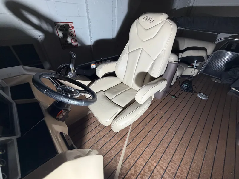 Slide: The Image of Manitou 25 Oasis RF SHP 373 2022 - 8