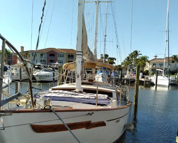 Slide: The Image of Island Trader 45 1979 - 1