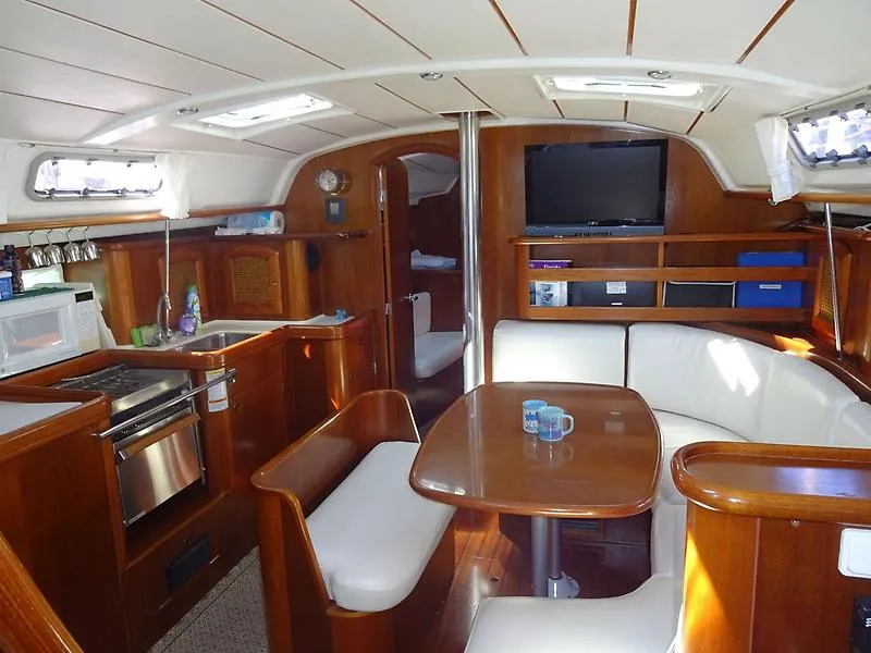 Slide: The Image of Beneteau 411 No Hurricane Damage! 1999 - 3
