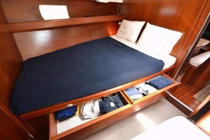 Slide: The Image of Beneteau 411 No Hurricane Damage! 1999 - 5