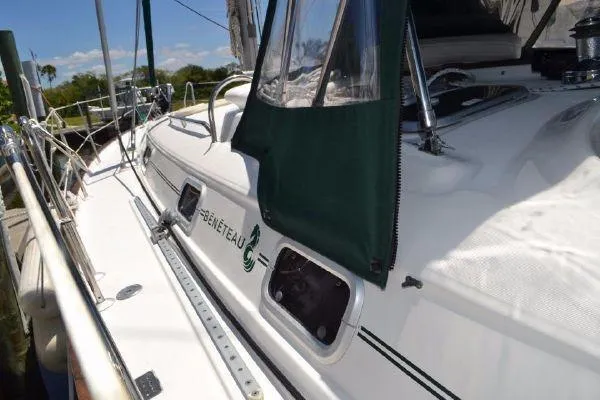 Slide: The Image of Beneteau 411 No Hurricane Damage! 1999 - 8