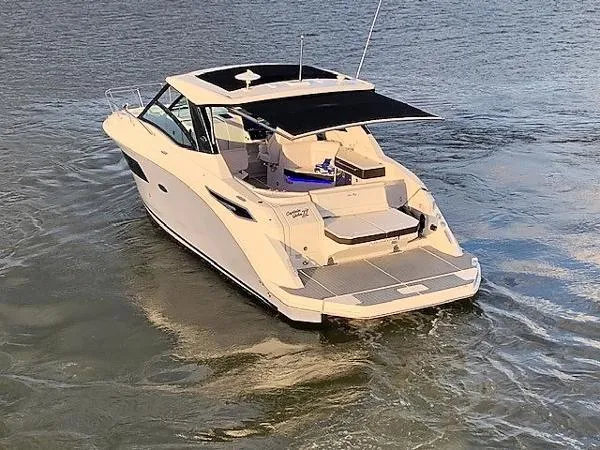 Slide: The Image of Sea Ray 320 Sundancer 2020 - 2