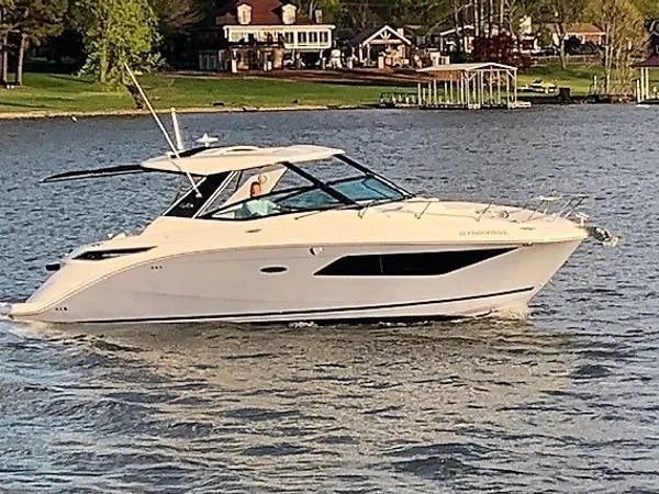 Slide: The Image of Sea Ray 320 Sundancer 2020 - 7
