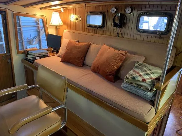 Slide: The Image of Kadey-Krogen Pilothouse 1983 - 3