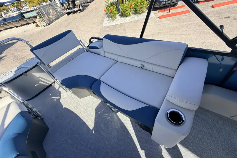 Slide: The Image of Luxurious seating on 2026 Avalon 2385 LSZ Quad Lounger, featuring high-performance tri-toon design. - 21