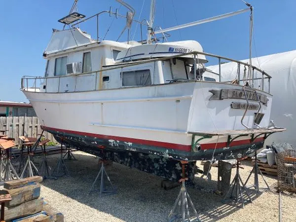 Slide: The Image of Marine Trader Double Cabin 1977 - 0