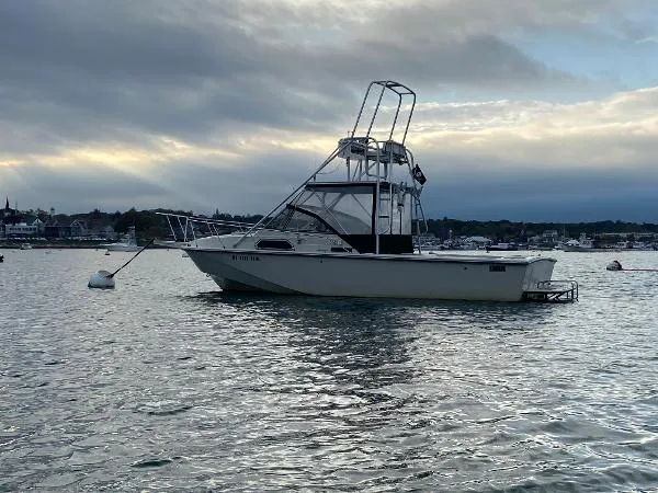 Slide: The Image of Boston Whaler 27 Inboard 1984 - 0