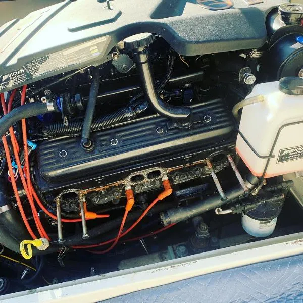 Slide: The Image of Boston Whaler 27 Inboard 1984 - 10