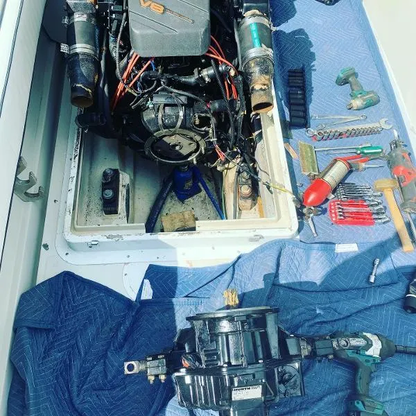 Slide: The Image of Boston Whaler 27 Inboard 1984 - 11