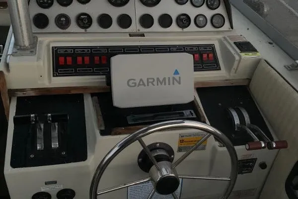 Slide: The Image of Boston Whaler 27 Inboard 1984 - 7