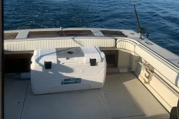 Slide: The Image of Boston Whaler 27 Inboard 1984 - 9