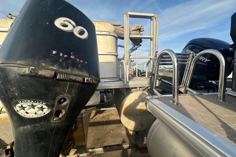 Slide: The Image of 2006 Sun Tracker Party Barge 21 Signature Series with dual outboard motors. - 8