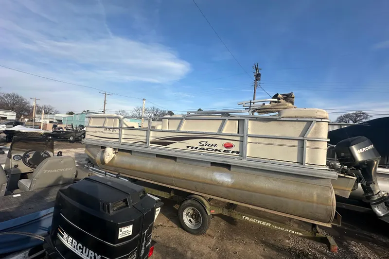 Slide: The Image of 2006 Sun Tracker Party Barge 21 Signature Series pontoon boat on trailer. - 9
