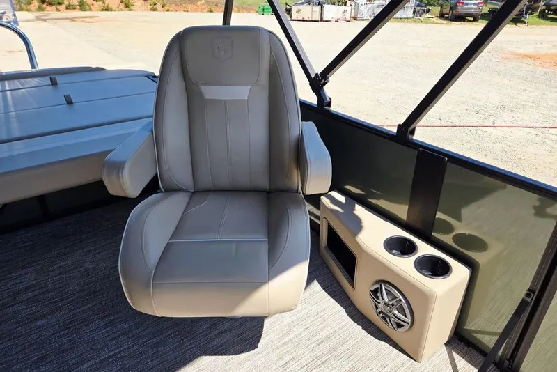 Slide: The Image of Captain's chair and console on 2025 Godfrey Xperience 2086 SFLX pontoon boat. - 23