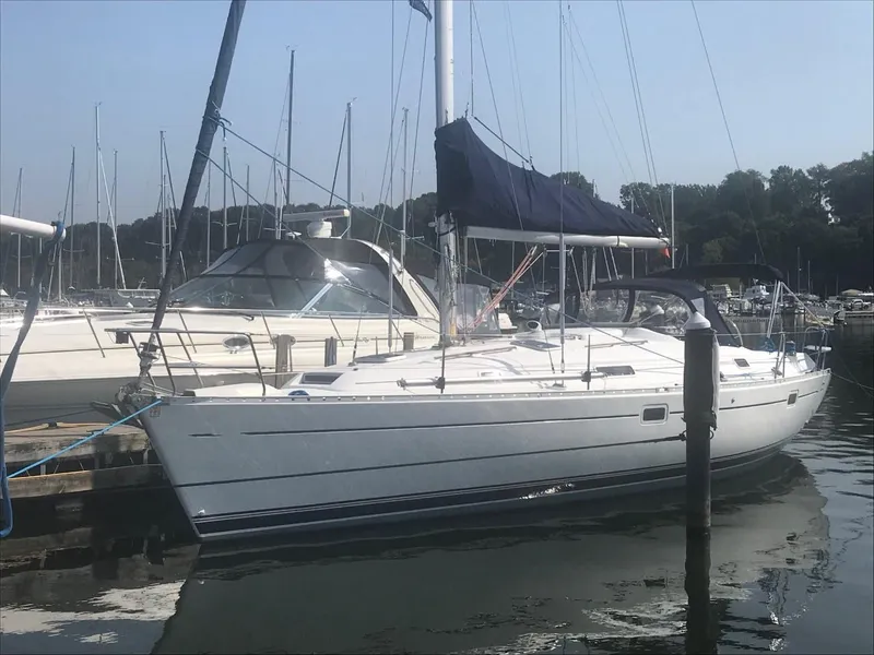 Slide: The Image of Beneteau 381 1997 - 0