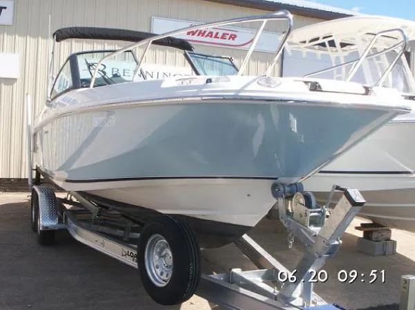 Slide: The Image of Boston Whaler 230 Vantage 2016 - 1