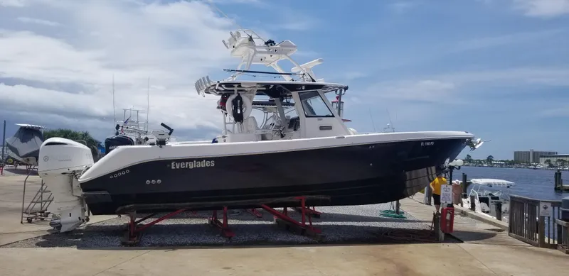 Slide: The Image of Everglades 355 Center Console 2015 - 0