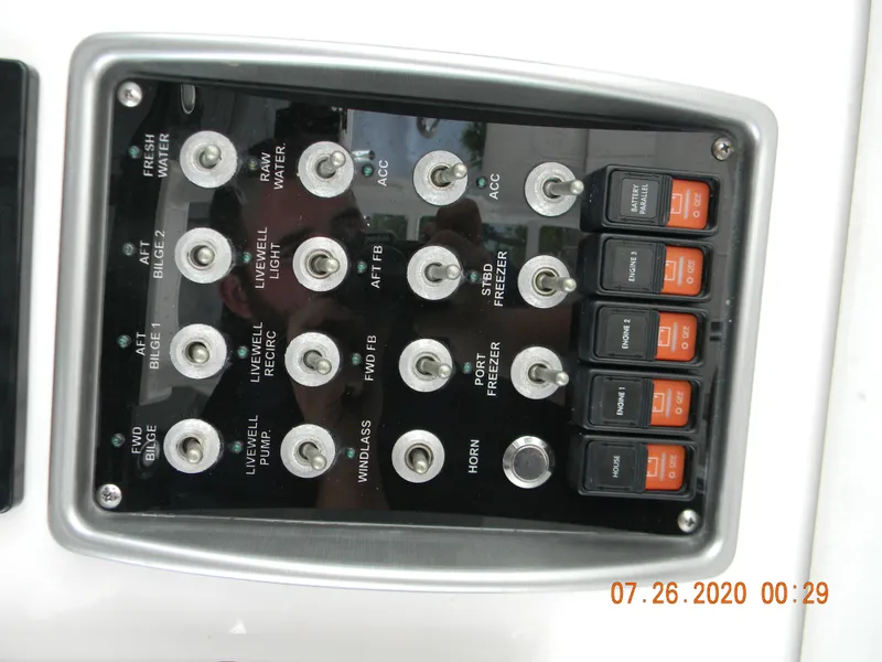 Slide: The Image of Everglades 355 Center Console 2015 - 11