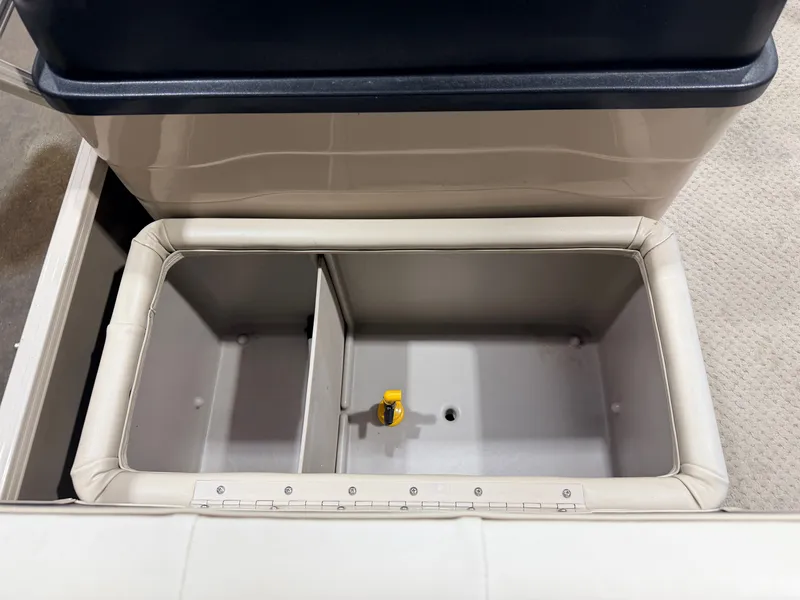 Slide: The Image of Interior of Sylvan Mirage 8520 Party Fish 2008 boat. - 19