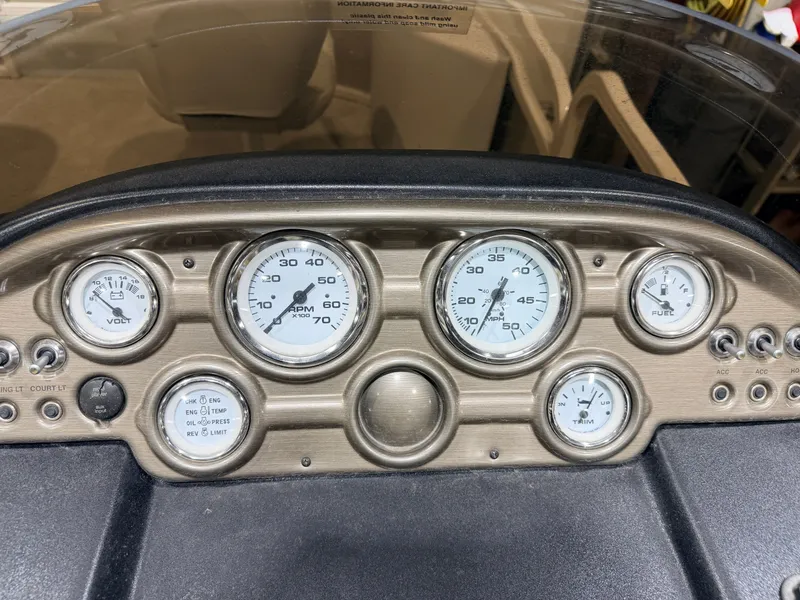 Slide: The Image of Dashboard of 2008 Sylvan Mirage 8520 Party Fish. - 25