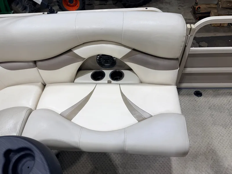 Slide: The Image of Sylvan Mirage 8520 Party Fish 2008 seating with cup holders. - 29