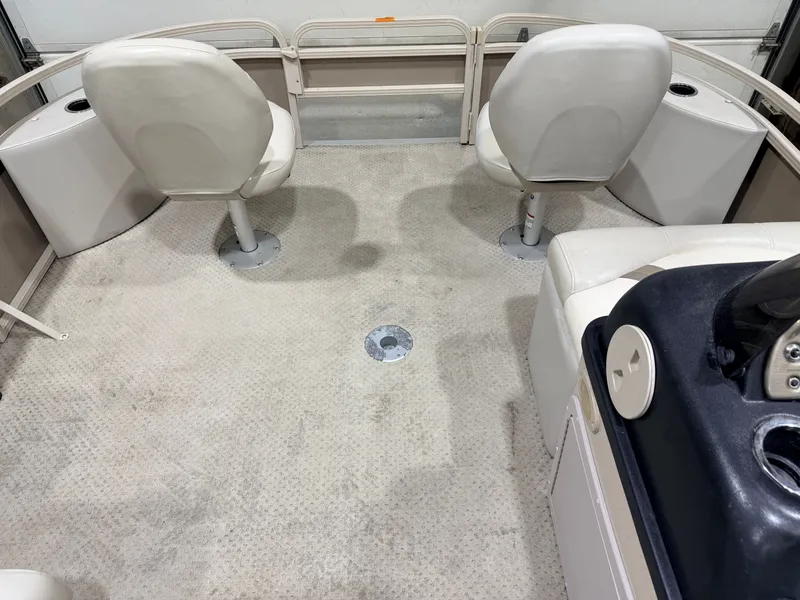 Slide: The Image of Interior of a 2008 Sylvan Mirage 8520 Party Fish pontoon boat. - 3