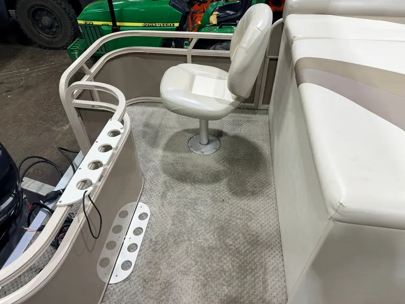 Slide: The Image of Interior of a 2008 Sylvan Mirage 8520 Party Fish pontoon boat. - 38