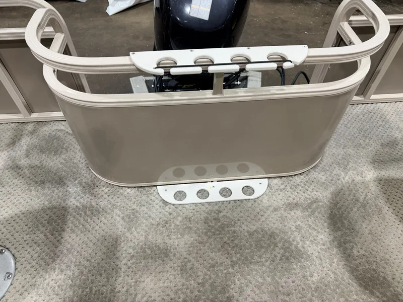 Slide: The Image of Rear view of a 2008 Sylvan Mirage 8520 Party Fish pontoon boat. - 40