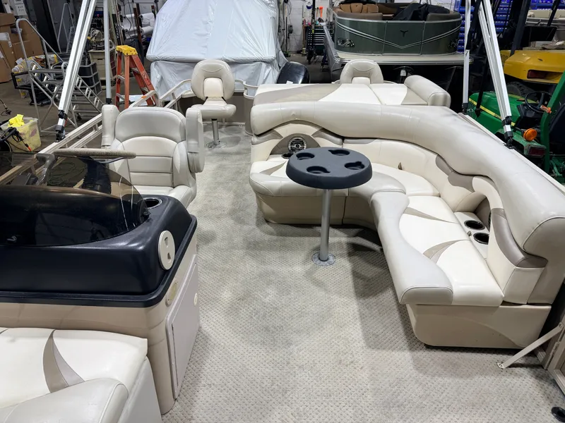 Slide: The Image of Interior of a 2008 Sylvan Mirage 8520 Party Fish pontoon boat. - 5