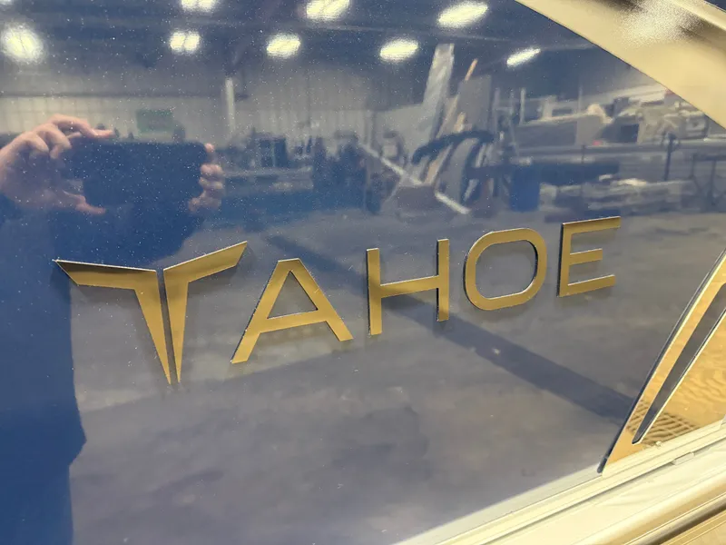 Slide: The Image of Close-up of Tahoe logo on 2026 LTZ 2385 Swingback Tritoon. - 43