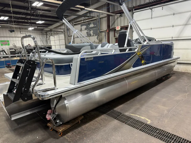 Slide: The Image of Tahoe LTZ 2385 Swingback (VRB) Tritoon & Honda 4-Stroke EFI 2026 - 52