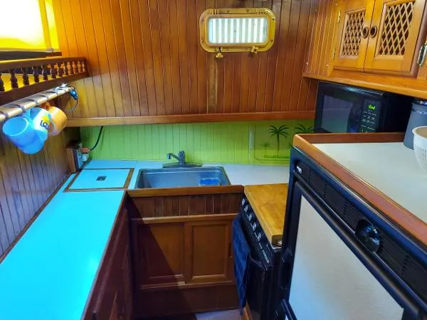 Slide: The Image of Marine Trader 40 Sundeck Trawler 1987 - 6