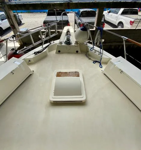 Slide: The Image of Hatteras Cockpit Motor Yacht 1985 - 3