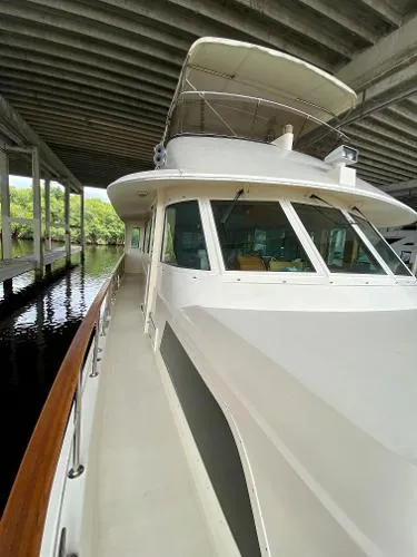 Slide: The Image of Hatteras Cockpit Motor Yacht 1985 - 5