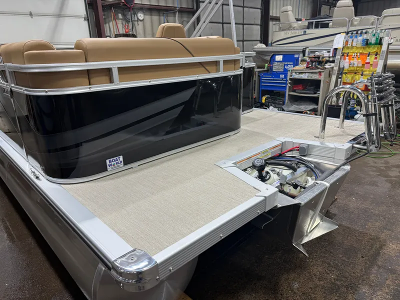 Slide: The Image of 2026 Tahoe Sport 1980 Cruise with Honda 4-Stroke EFI engine. - 37