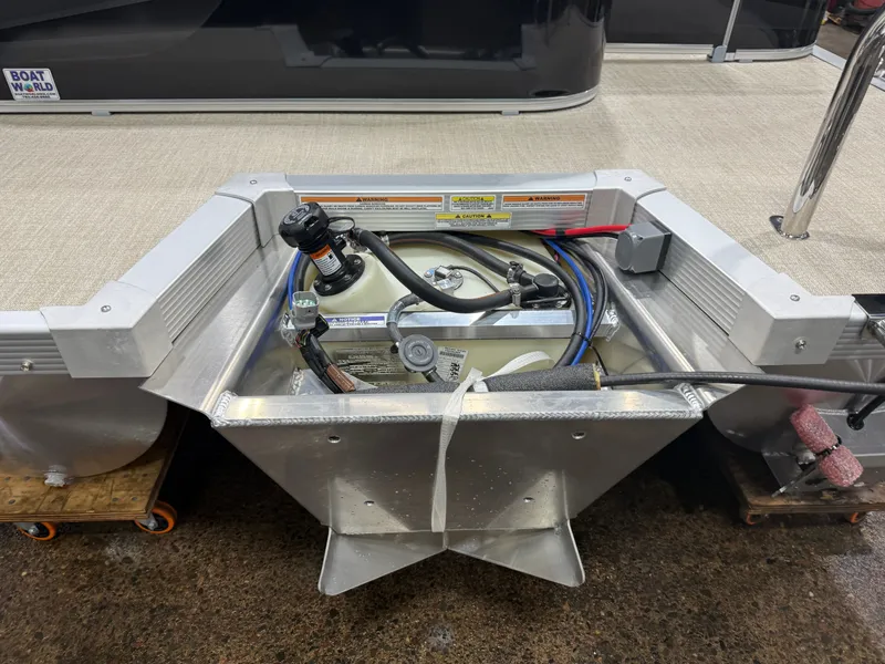 Slide: The Image of Tahoe Sport 1980 boat engine with Honda 4-Stroke EFI, 2026 model. - 39