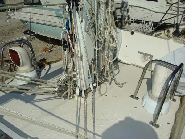 Slide: The Image of Pacific Seacraft Cutter 1995 - 10